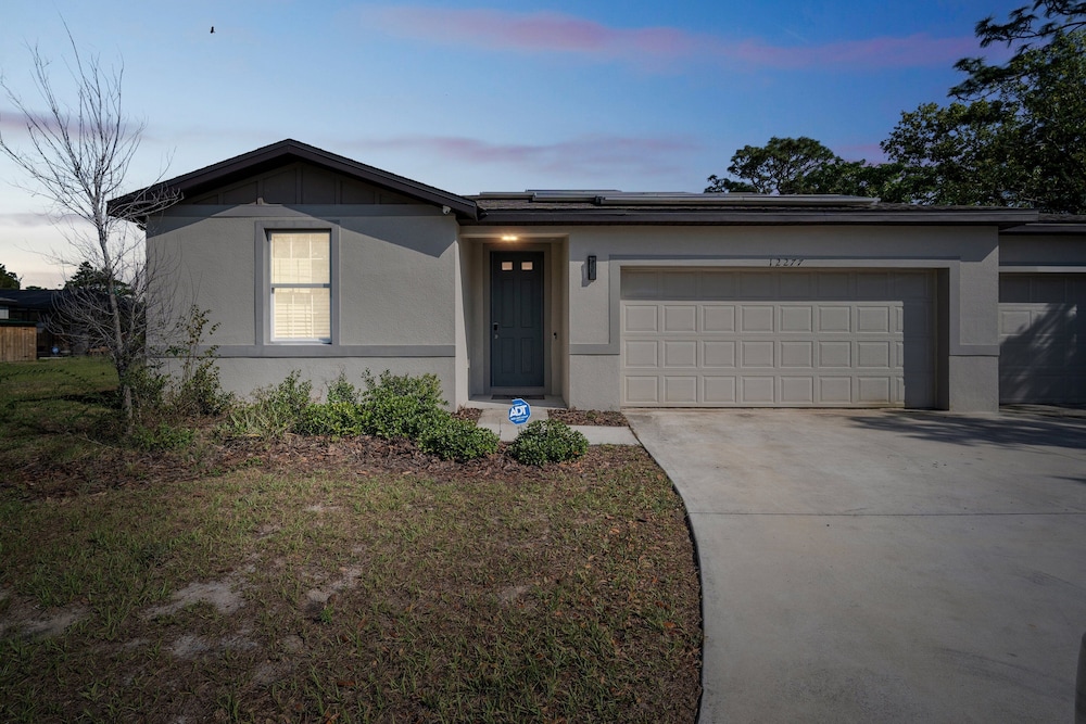 Relaxing Pet-friendly Spring Hill Escape 4 Bedroom Home