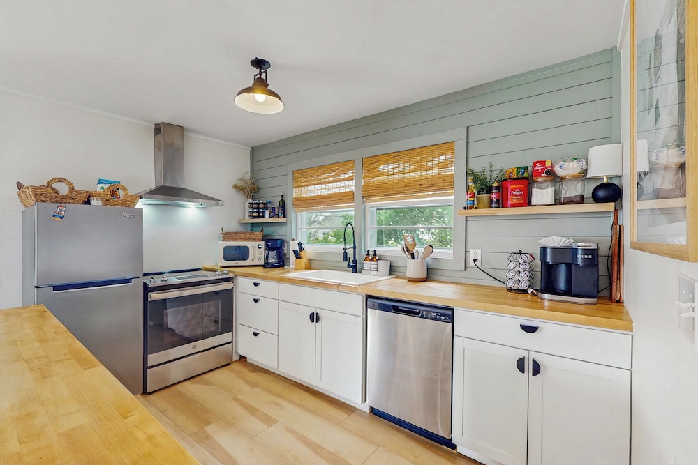 Entire House - Serenity in Surf City