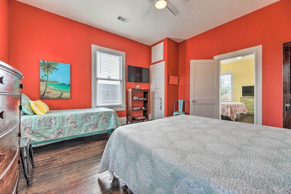 Historic Galveston Hideaway, Walk to the Beach!