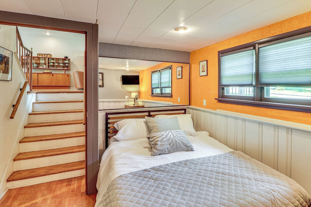 1 Mi to Campus: Princeton Home w/ Furnished Deck
