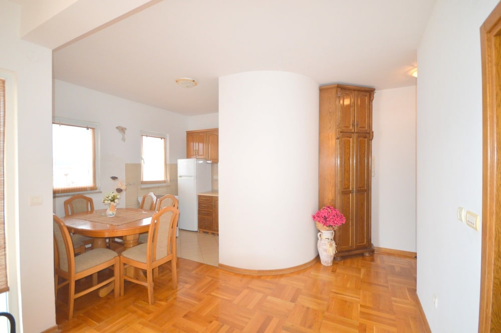 Seafront Apartment Bijela photo 5