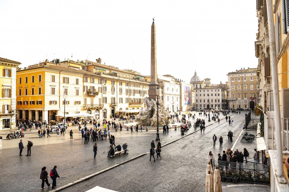 Caden Splace - Dbalconycollection at Piazza Navona