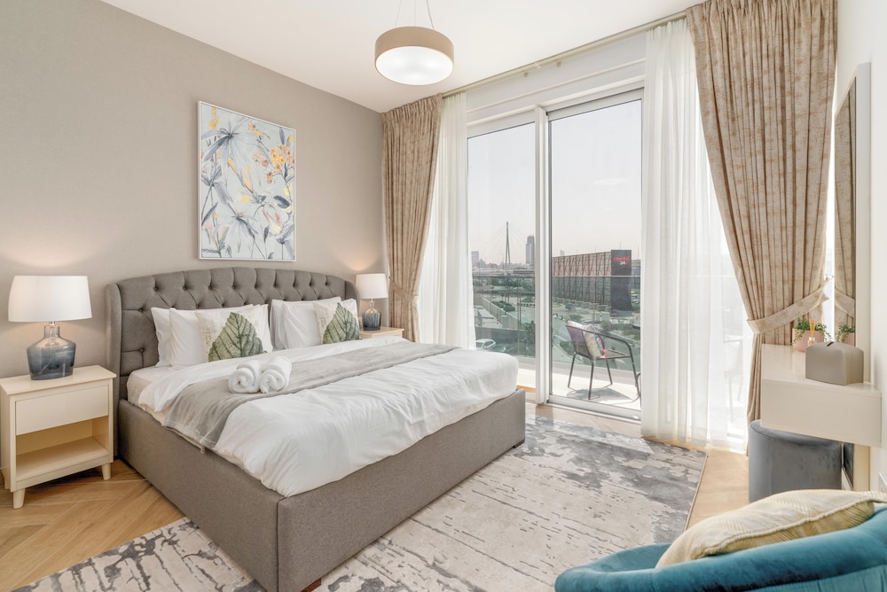 Whitesage - Super Spacious Apt with Dubai Garden Glow Views