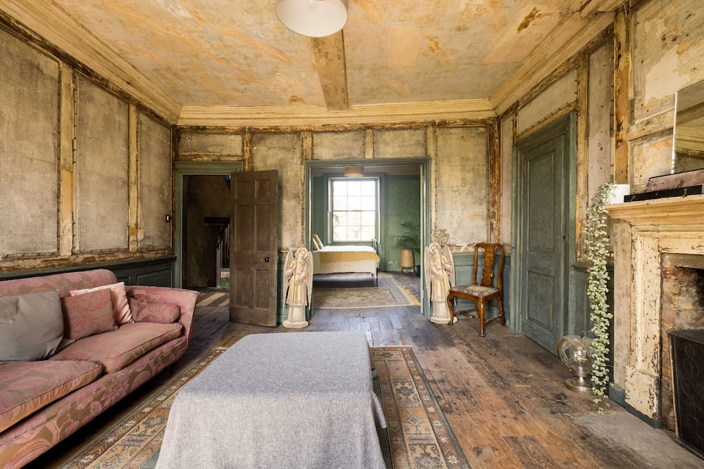 Extraordinary Grade Ii-listed Early Georgian Home