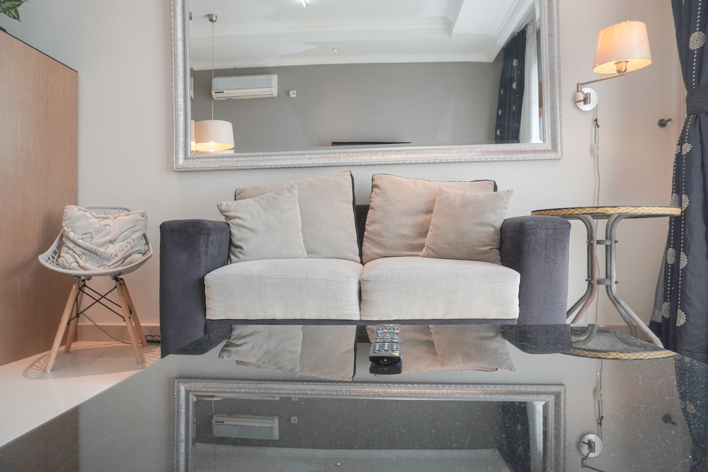 Homey And Comfort Stay 2Br Bellezza Apartment - Property Image 11