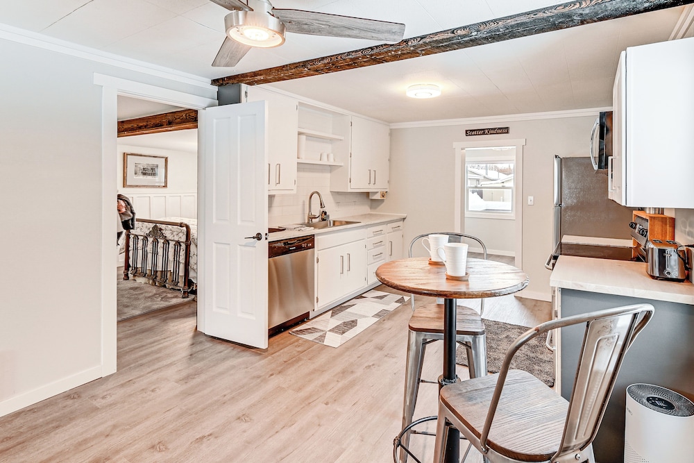 1 Mi to Main Street Polson: Updated Home w/ Deck!