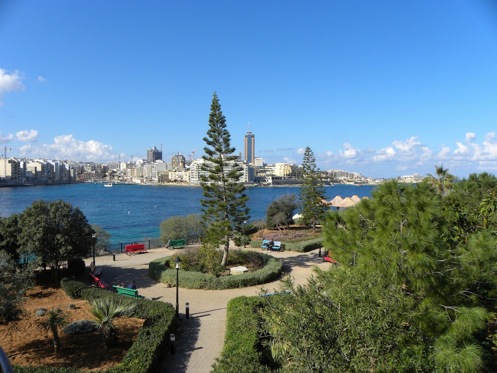 Hotel Maltese Rooms - Image 1