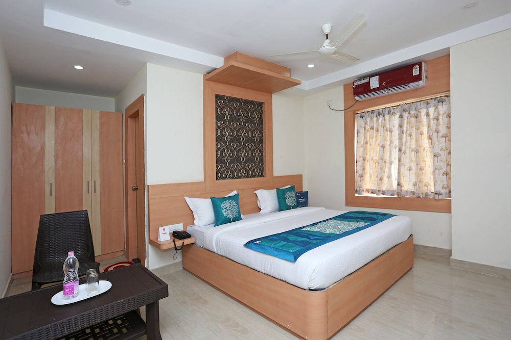 OYO 9048 Hotel Lucifer