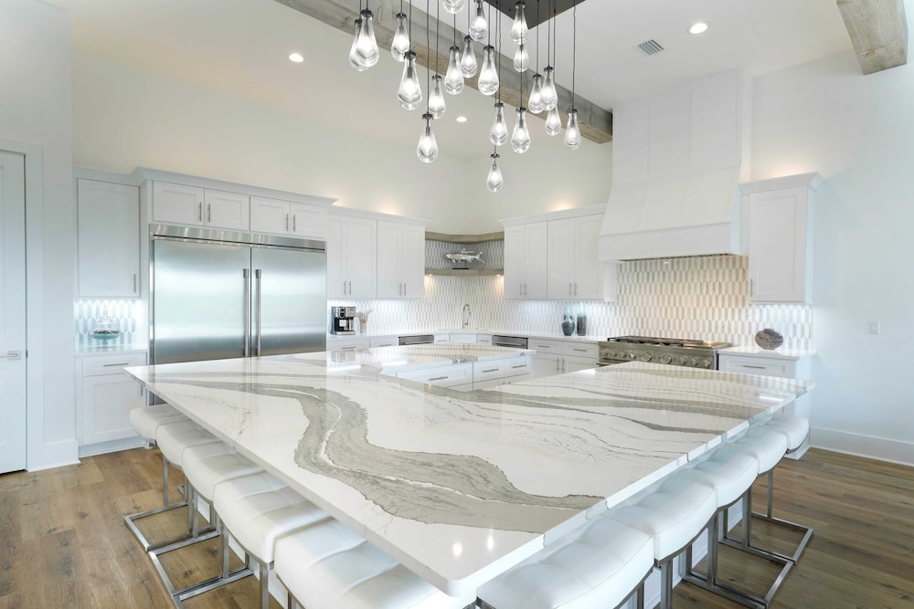 Sleeps 39 2 Luxe Homes w/ Free Golf Cart, Private Pool+spa 3 Blocks to Beach