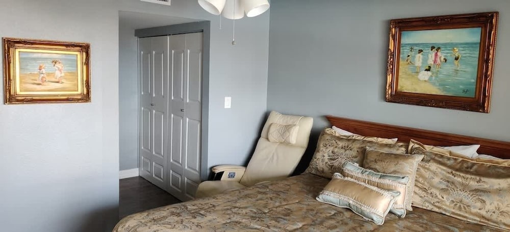 Saida Beachfront Luxe Condo Two Heated Pools 2 Bedroom Condo