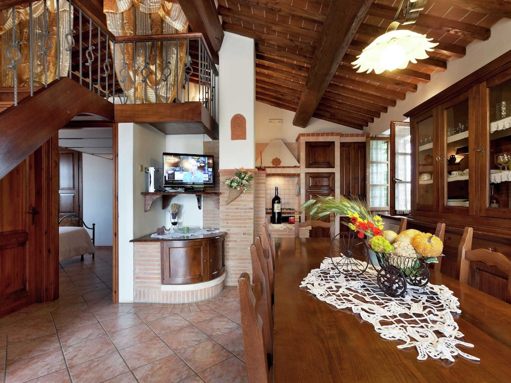 Modern Holiday Home in Foiano Della Chiana With Pool