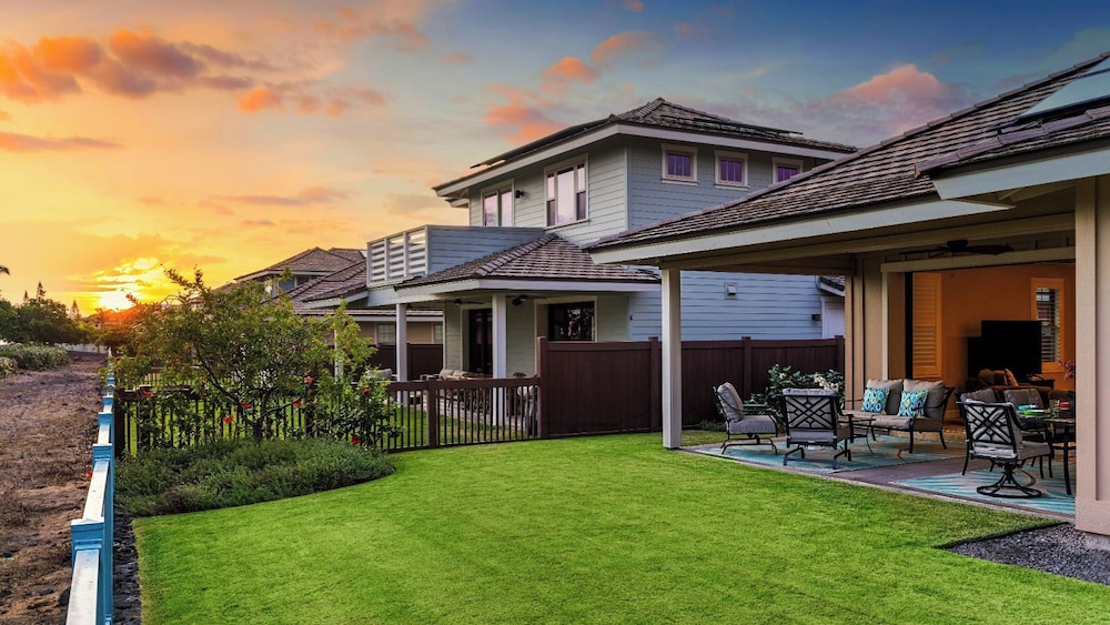 Private Yard and Outdoor Area - AC & Shared Pool - Golf Views - Vrkcv
