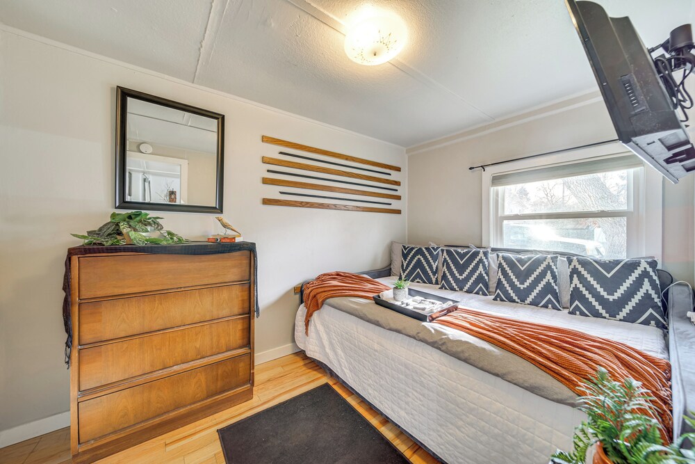 1 Mi to Camels Back Park: Boise Studio w/ Patio!