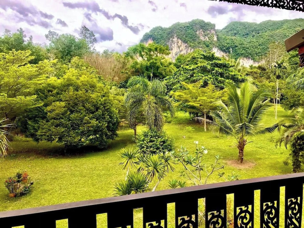 Villa Paraiso Traditional Thai