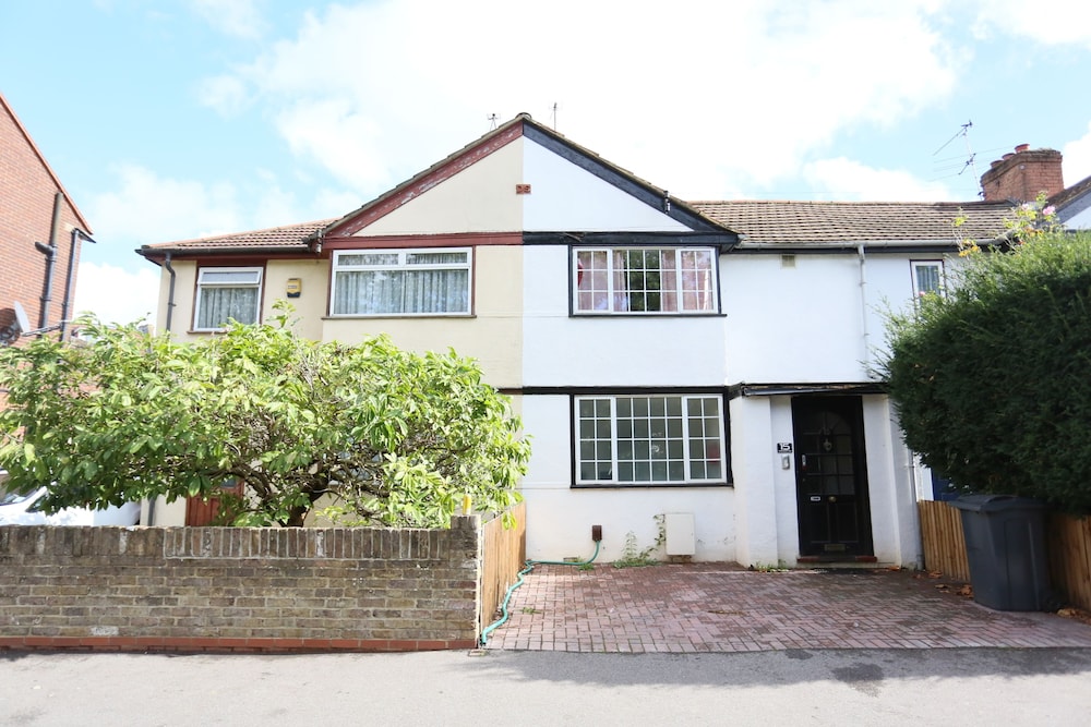 West Drayton Vacations - Sitara House - Property Image 3