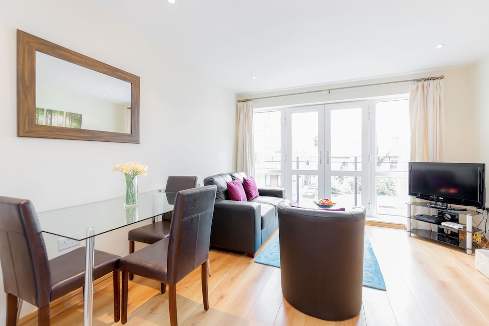 Guildford Vacations - Roomspace Apartments -Westnye House - Property Image 13