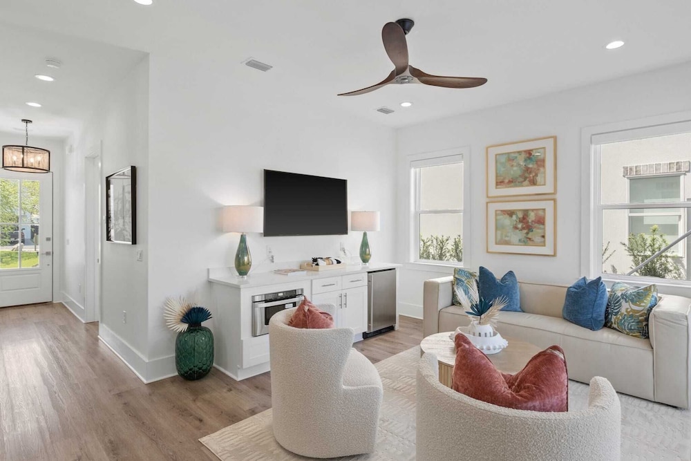 Pool, Hot Tub, Firepit, Walk to Beach Near Gulf Place