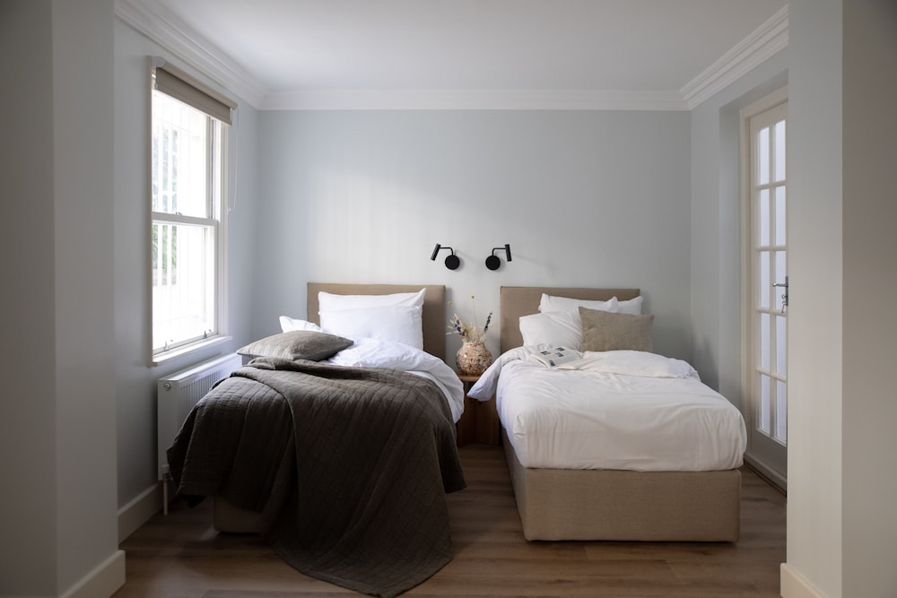 Gulaid House Knightsbridge by Bob W London