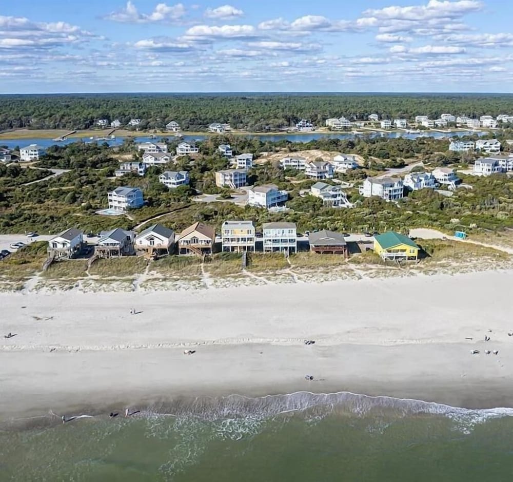 Sea It All 2 Bedroom Home by RedAwning
