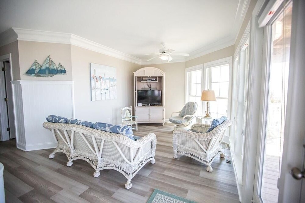Paw-paw's Place 6 Bedroom Home by RedAwning