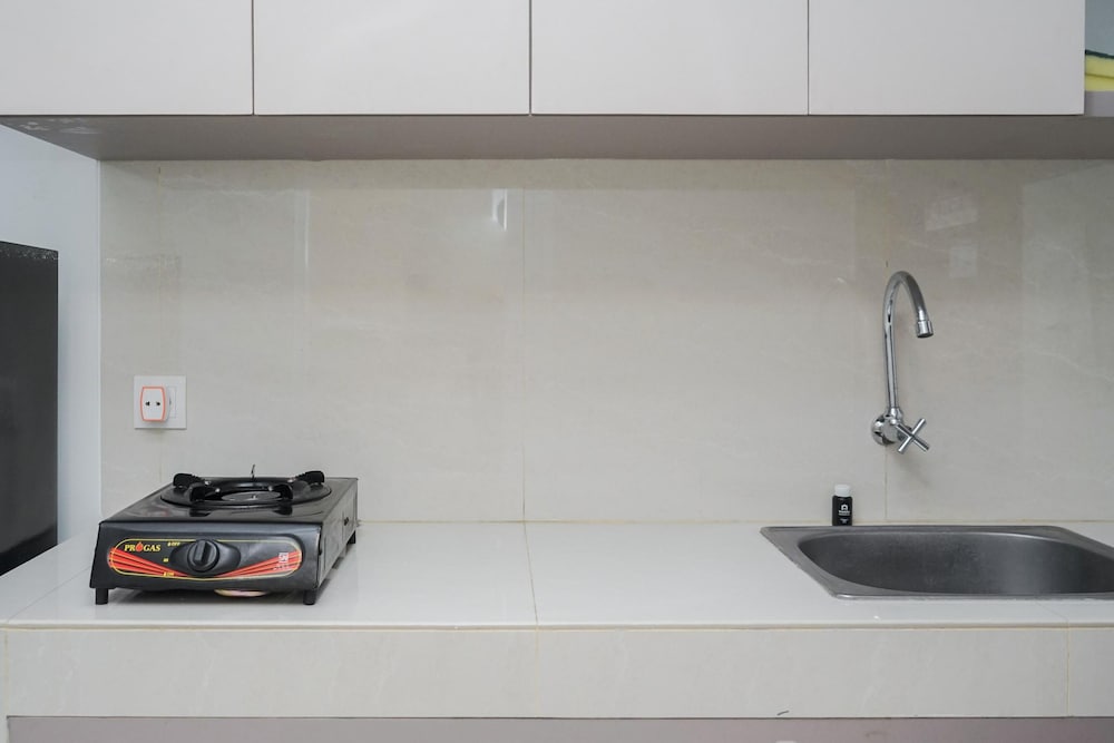 Elegant and Relaxing Studio Apartment at Springwood Residence