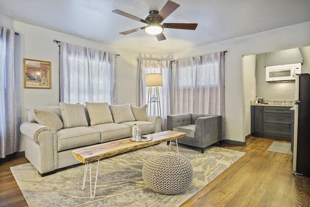 Oklahoma City Vacations - 3-story 6-bedroom 4 Bathrooms 3min-asian Dist - Property Image 34