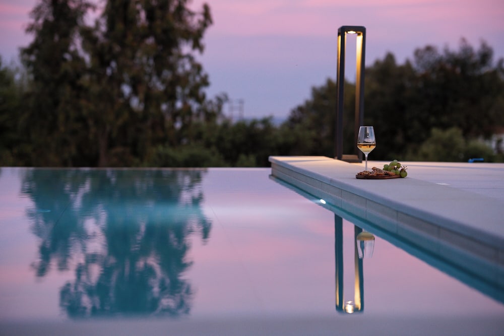 Reveli Suites