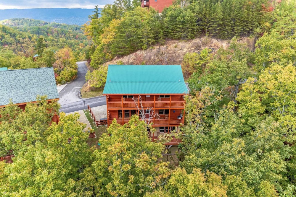 Sleeps 20! Indoor Pool & Home Theater Redesigned Boulder Ridge by Avantstay