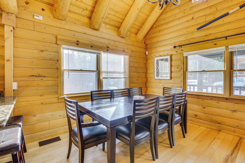 2 Mi to Lake Arrowhead Village: Pet-friendly Cabin