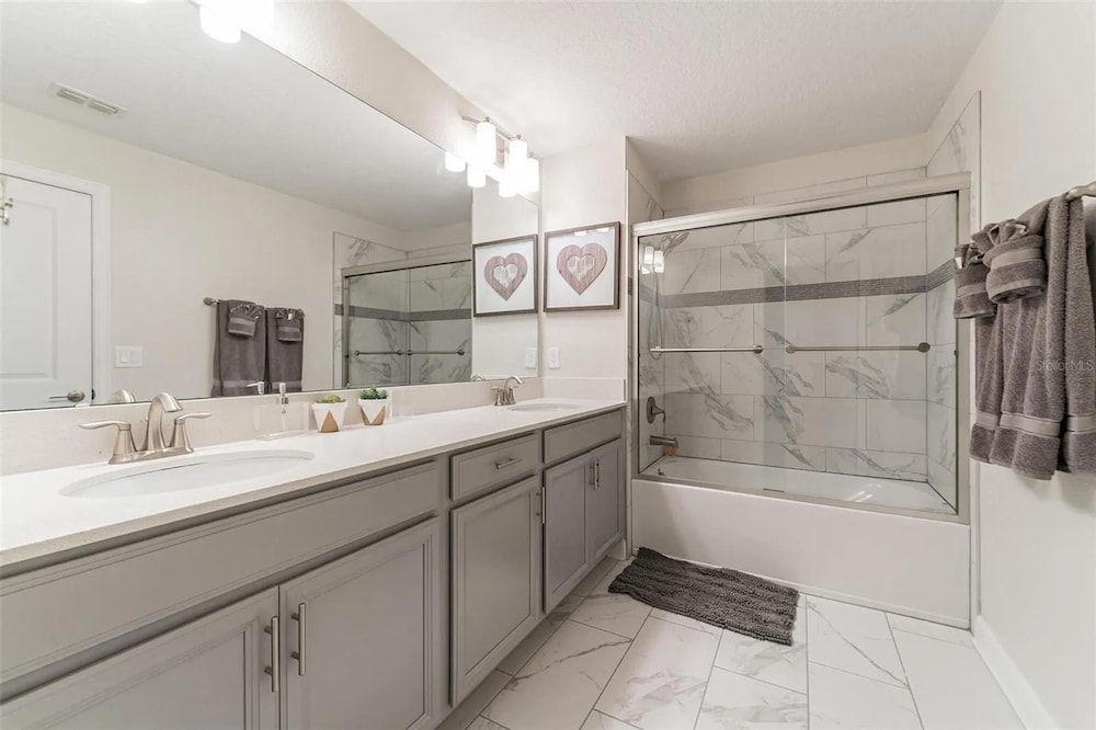 Vibrant 5Bd w Private Pool Waterpark at Storey Lake 4811m