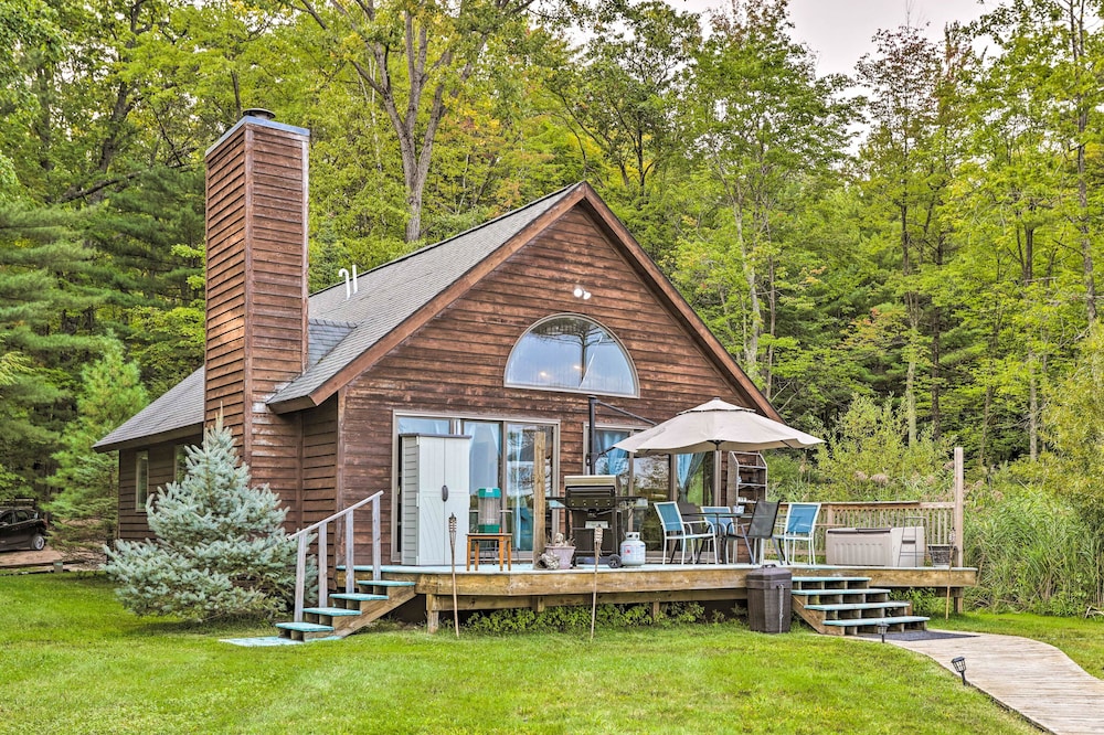 Secluded Bass Lake Cabin, 9 Mi. to Traverse City! view 3