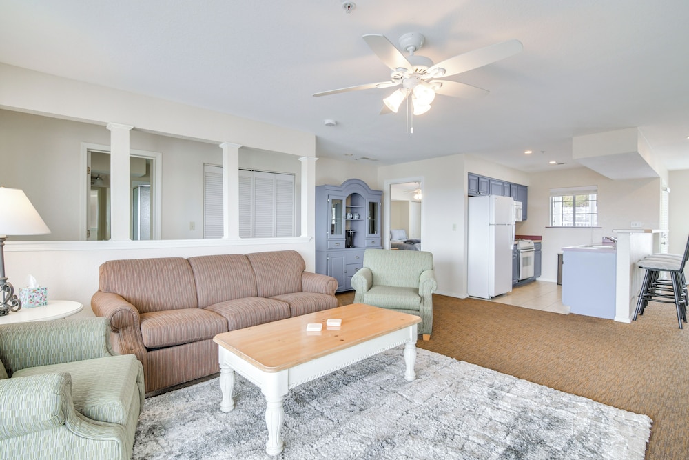 Resort Hot Tub Access! Table Rock Lake Condo
