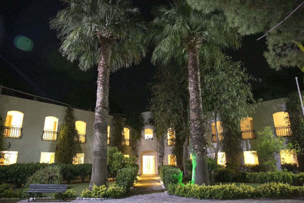 Bodrum Sea Side Beach Club Otel - Image 24