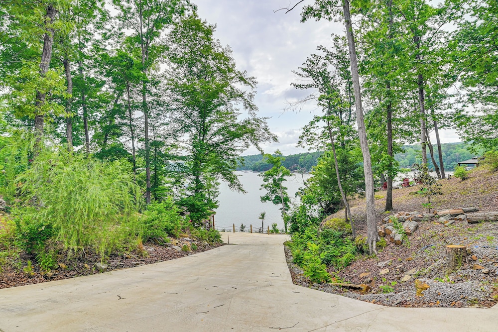 Upscale Getaway on Smith Lake w/ Boat Dock
