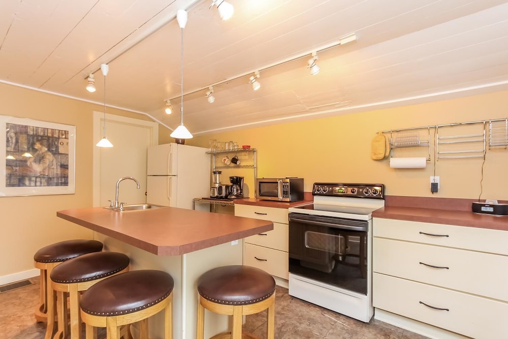 Hummingbird - One Bedroom Apartment, Sleeps 2