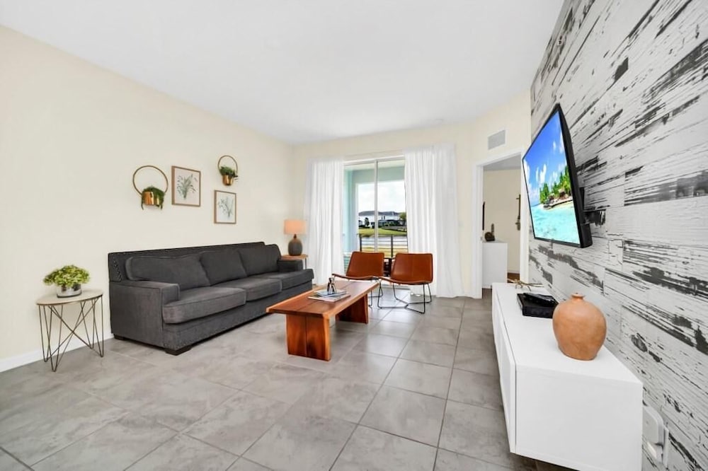 3131 PD - Luxury 3-bed Condo in Storey Lake Resort