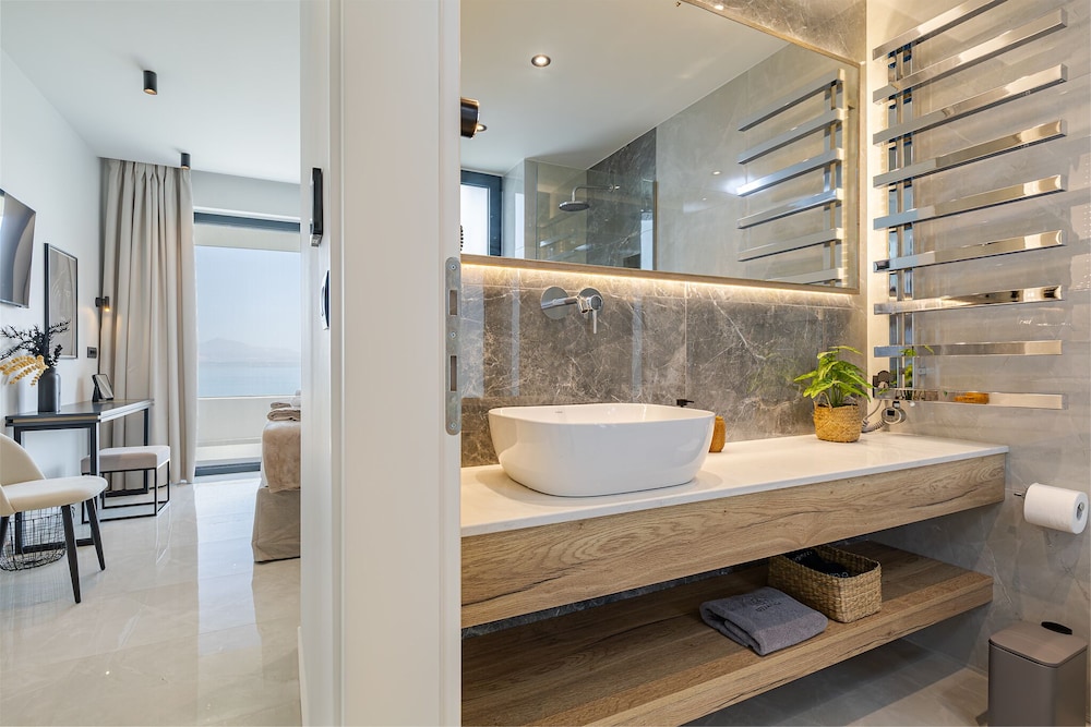 Bella Casa - Newly Built Designer Villa