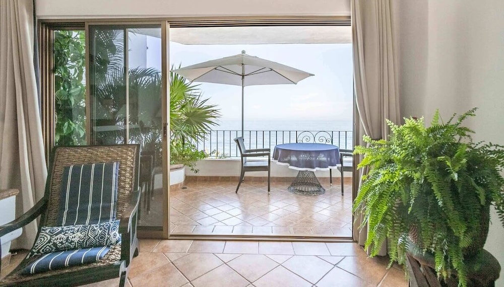 Ocean View 2Br Condo-balcony-beach-pool - 610