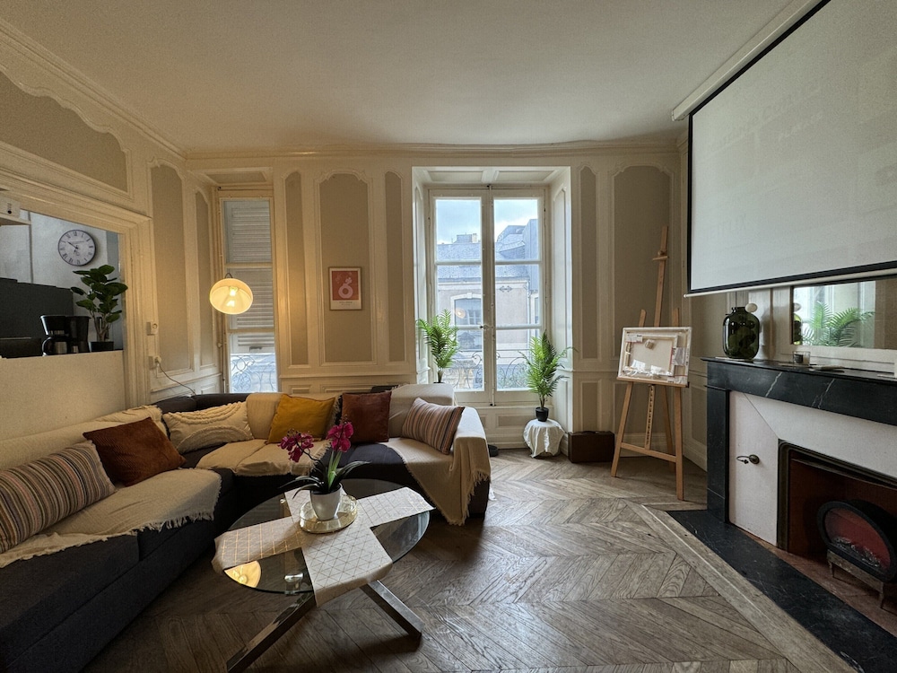 Villa in Le Mans Near Plantagenet City