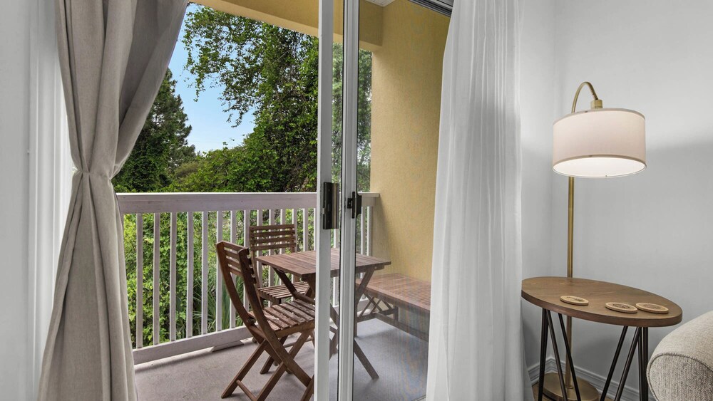 Seagrove 2BR Near Lake & Beach + Free Tickets: Bikes, Dolphin Cruise & More!
