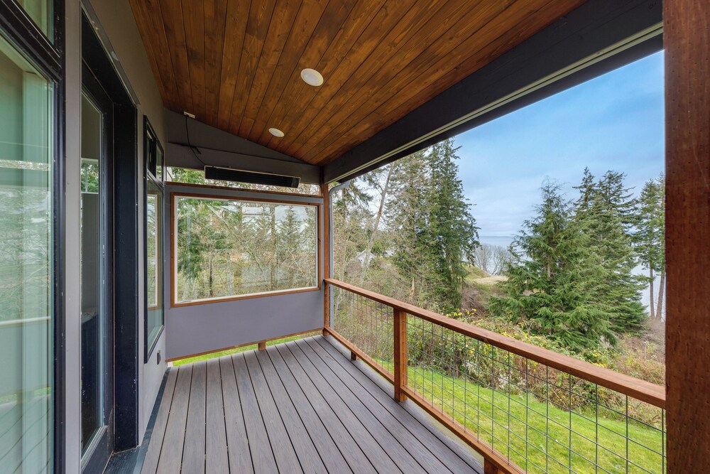 Waterfront Whidbey Island Hideaway w/ Beach Access