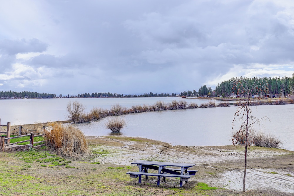 Steps to Pine Hollow Reservoir: Home w/ Fire Pit!