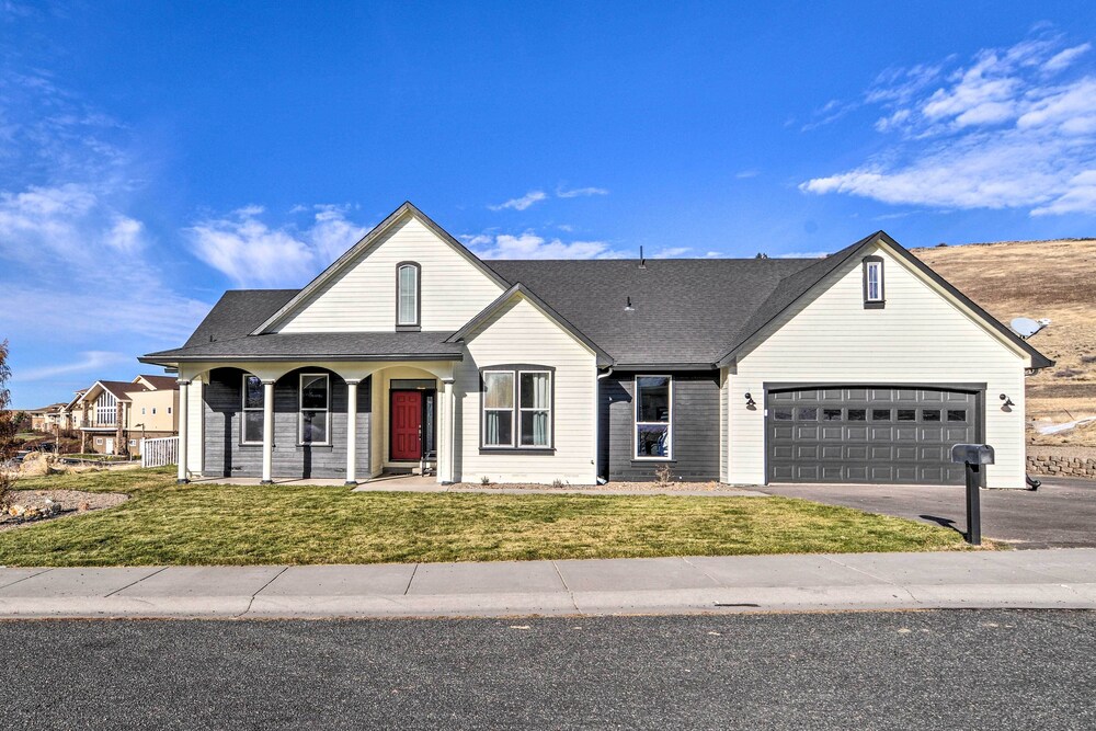 Stylish Klamath Falls Unit < 1/2 Mi to Oit! view 5