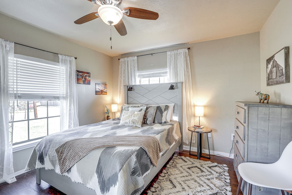 5 Mi to Belton Lake: Home w/ Large Yard!