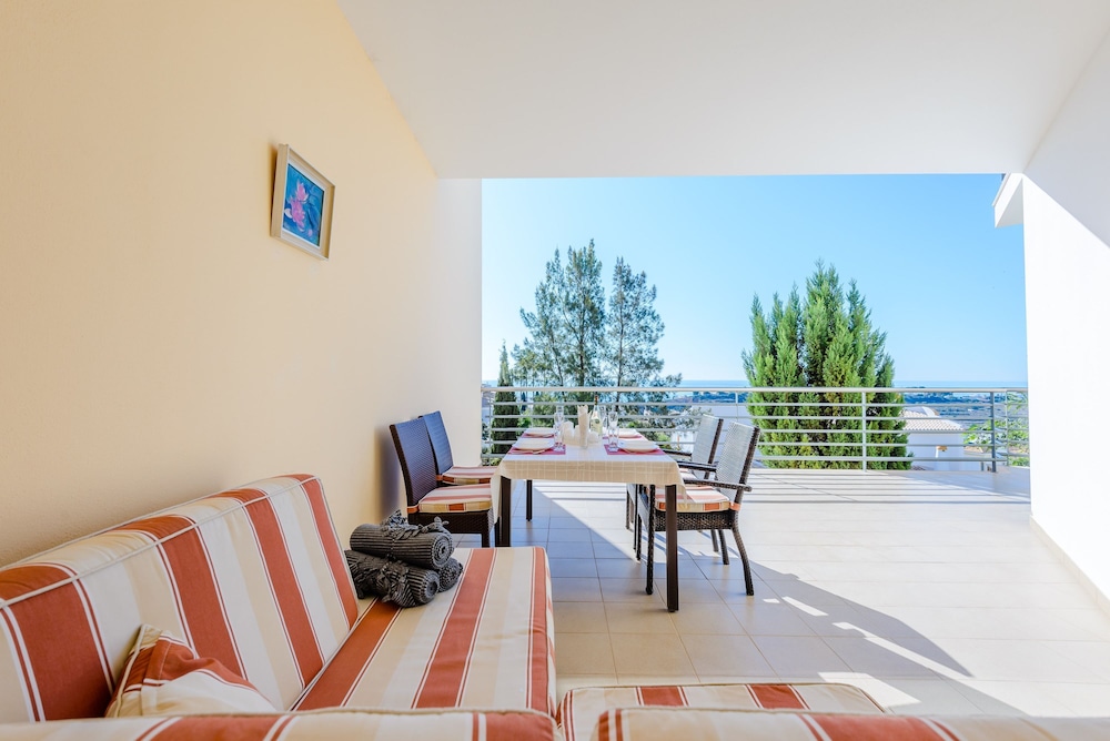 BnB Homes Apartment With Sea View 2 Huge Terraces photo 4