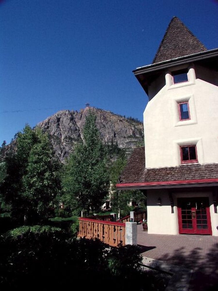 GetAways at Olympic Village Inn