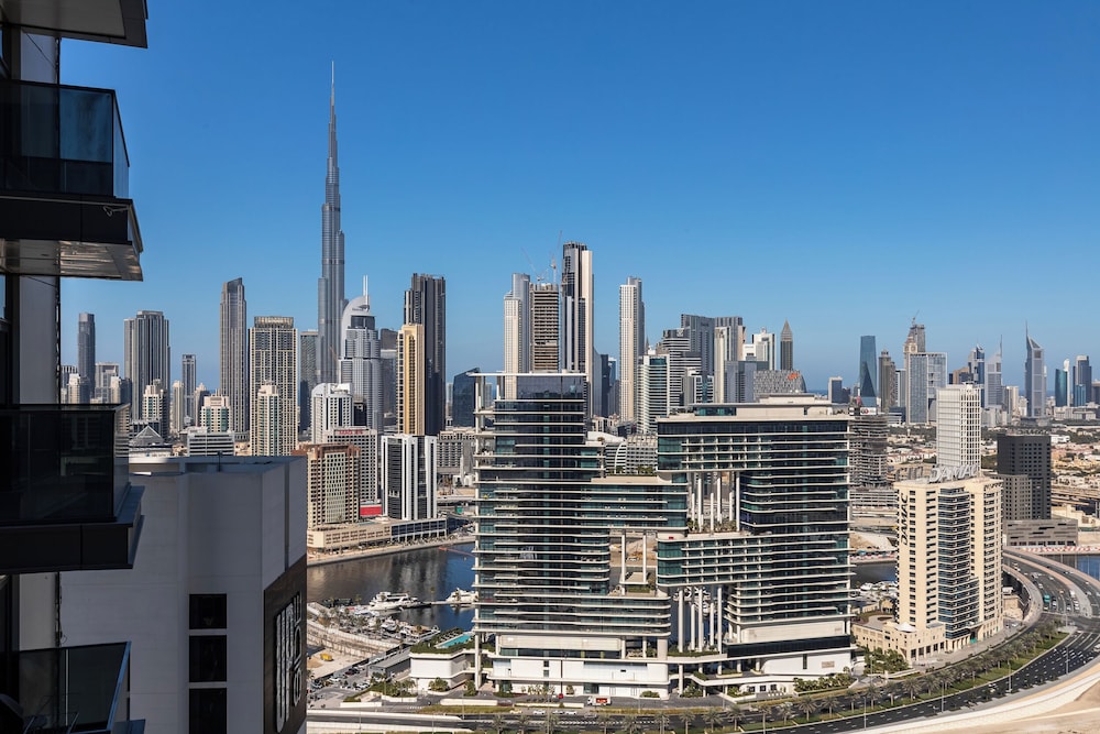 SIMPLY COMFORT Skyline Apts at Nobles Tower with Luxury Burj View