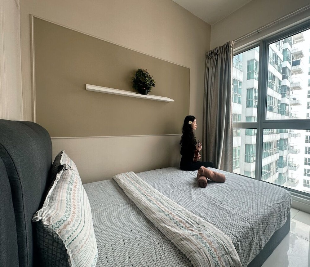 Regalia Residence The Sky Pool Suite