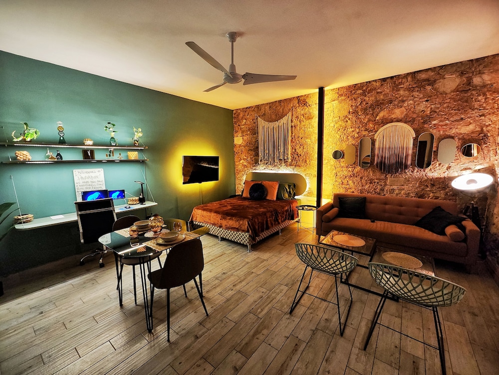 Oasis Studio By Paradox