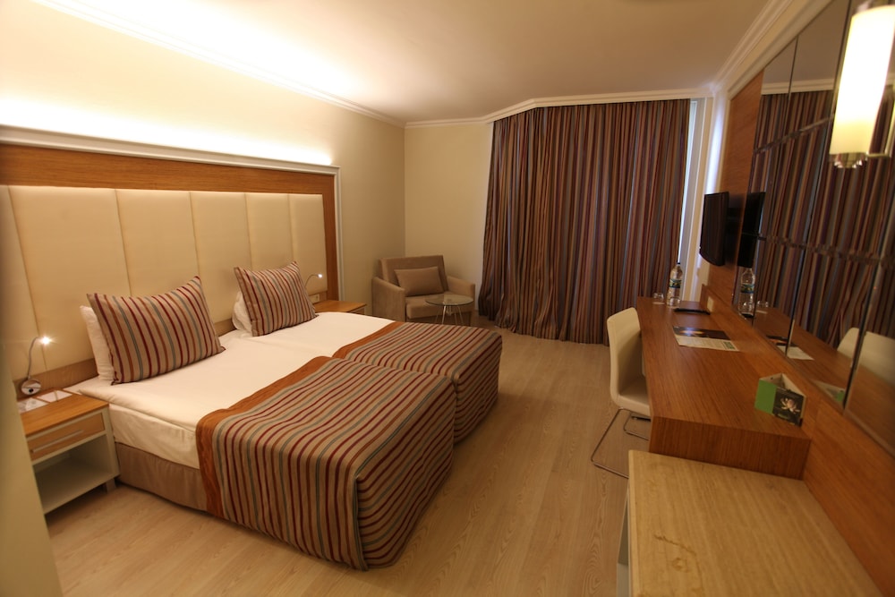 AQI Pegasos Resort